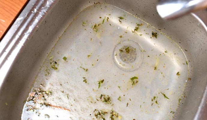 kitchen-sink-overflow-tap-water.jpg